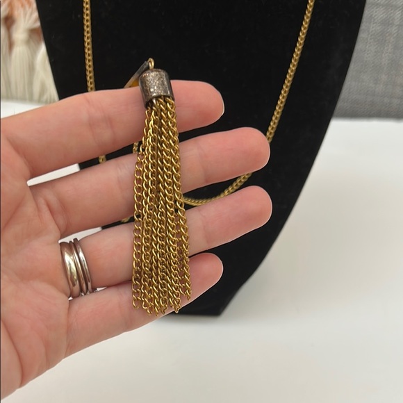 Elegant Gold Tassel Necklace - Picture 4 of 7